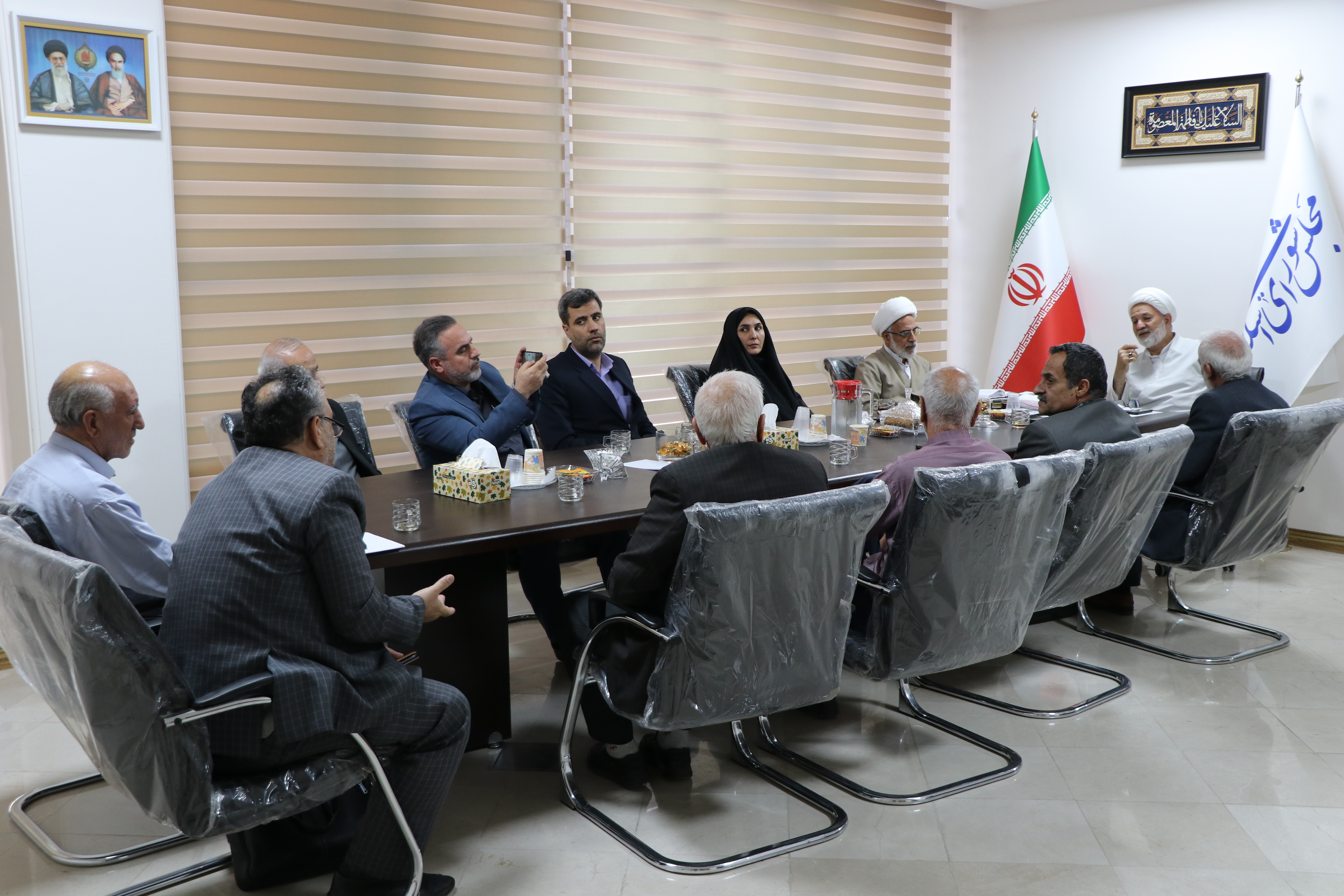 دیدارهیئت مدیره بازنشستگان تامین اجتماعی شهرستان قم با نماینده شریف مردم قم  دکتر روانبخش