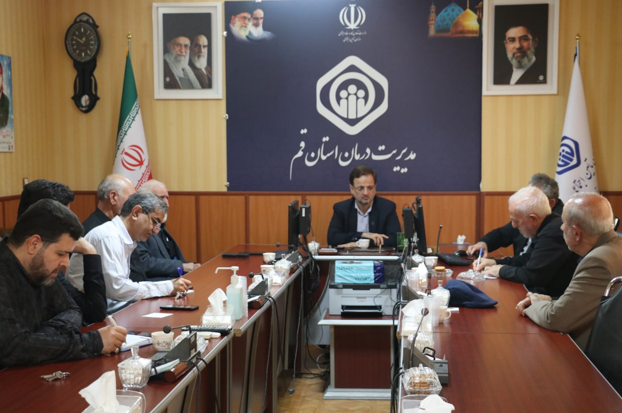 نشست تخصصی کانون بازنشستگان تامین اجتماعی قم با  مدیریت درمان سازمان تامین اجتماعی قم