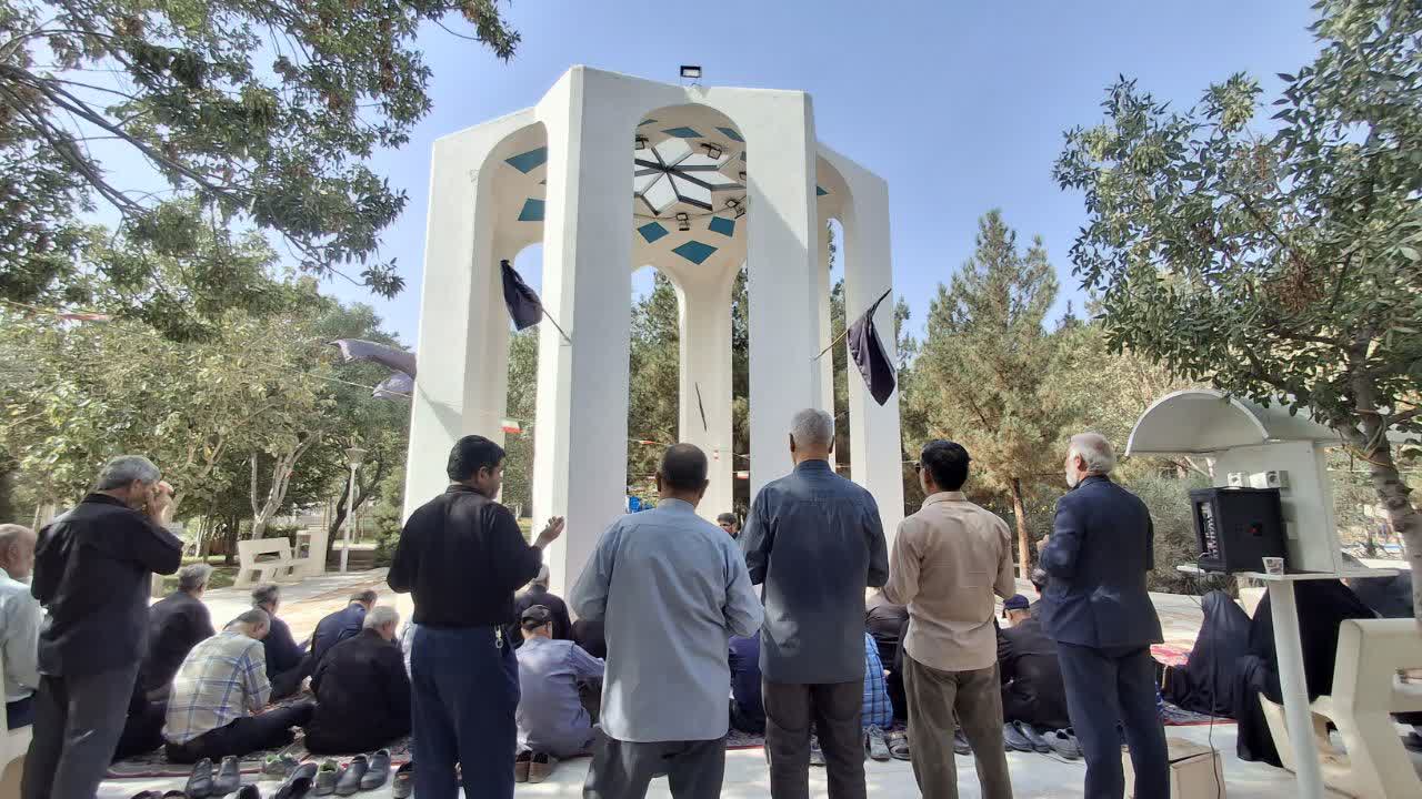 تجدید میثاق با رهبری وگرامیداشت رهبرشهید انقلاب در بوستان شهریار